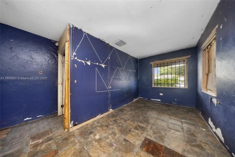 House in Miami, Florida 3 bedrooms, 114.36 sq.m. № 1962999 - photo 3