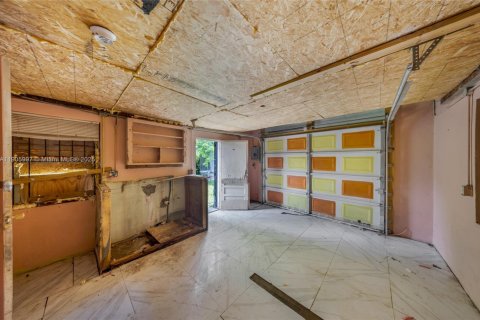 House in Miami, Florida 3 bedrooms, 114.36 sq.m. № 1962999 - photo 19