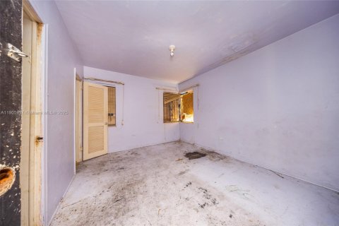 House in Miami, Florida 3 bedrooms, 114.36 sq.m. № 1962999 - photo 13