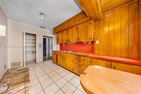 House in Miami, Florida 3 bedrooms, 114.36 sq.m. № 1962999 - photo 7