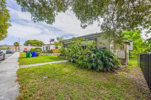 House in Miami, Florida 3 bedrooms, 114.36 sq.m. № 1962999 - photo 25