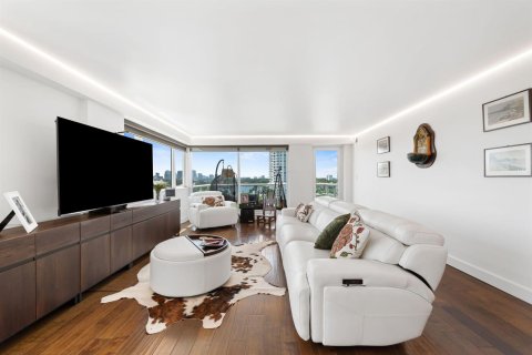 Condo in Fort Lauderdale, Florida, 2 bedrooms  № 2185998 - photo 2