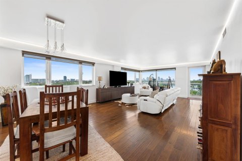 Condo in Fort Lauderdale, Florida, 2 bedrooms  № 2185998