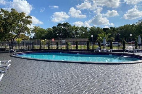 Copropriété à vendre à Tamarac, Floride: 2 chambres, 88.16 m2 № 2152984 - photo 15