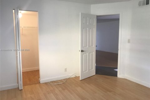 Copropriété à vendre à Tamarac, Floride: 2 chambres, 88.16 m2 № 2152984 - photo 9