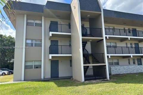Copropriété à vendre à Tamarac, Floride: 2 chambres, 88.16 m2 № 2152984 - photo 12