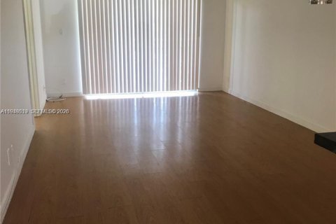 Copropriété à vendre à Tamarac, Floride: 2 chambres, 88.16 m2 № 2152984 - photo 5