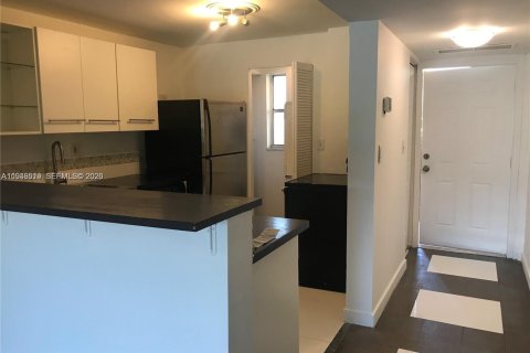 Copropriété à vendre à Tamarac, Floride: 2 chambres, 88.16 m2 № 2152984 - photo 2