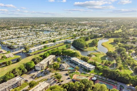 Copropriété à vendre à Tamarac, Floride: 2 chambres, 88.16 m2 № 2152984 - photo 14