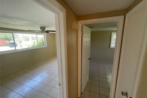 House in Holiday, Florida 3 bedrooms, 110.09 sq.m. № 1771698 - photo 9
