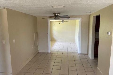 House in Holiday, Florida 3 bedrooms, 110.09 sq.m. № 1771698 - photo 4