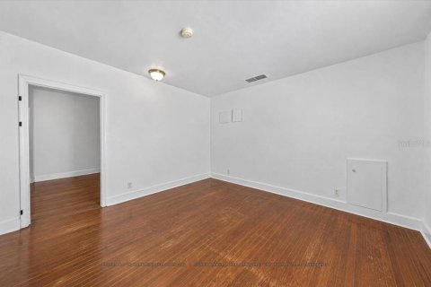 Immobilier commercial à vendre à Daytona Beach, Floride: 12 chambres, 200.11 m2 № 2403557 - photo 7