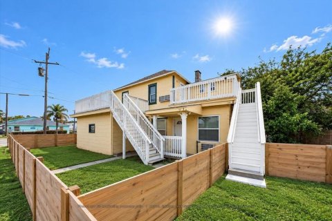 Immobilier commercial à vendre à Daytona Beach, Floride: 12 chambres, 200.11 m2 № 2403557 - photo 4