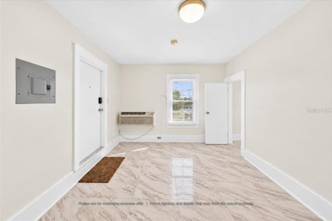 Immobilier commercial à vendre à Daytona Beach, Floride: 12 chambres, 200.11 m2 № 2403557 - photo 12