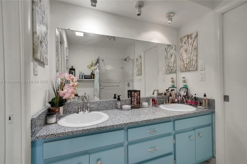 Casa en venta en Tamarac, Florida, 3 dormitorios, 309.55 m2 № 2053467 - foto 26