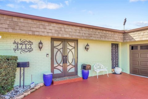 Casa en venta en Tamarac, Florida, 3 dormitorios, 309.55 m2 № 2053467 - foto 2