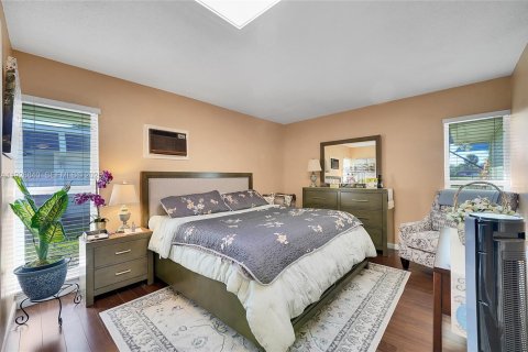 Casa en venta en Tamarac, Florida, 3 dormitorios, 309.55 m2 № 2053467 - foto 24