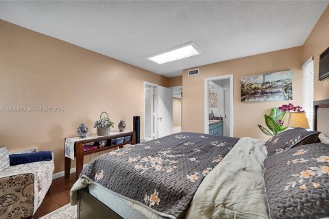 Casa en venta en Tamarac, Florida, 3 dormitorios, 309.55 m2 № 2053467 - foto 25