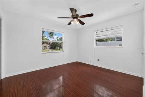 Villa ou maison à vendre à Saint Petersburg, Floride: 3 chambres, 121.14 m2 № 2349208 - photo 16