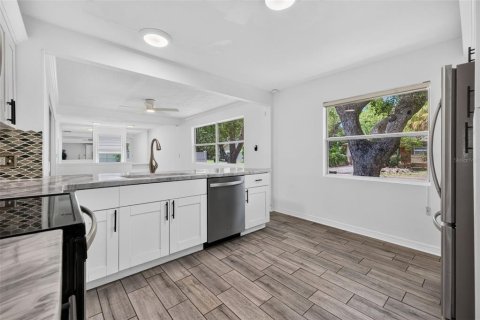 Villa ou maison à vendre à Saint Petersburg, Floride: 3 chambres, 121.14 m2 № 2349208 - photo 7