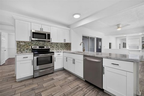 Villa ou maison à vendre à Saint Petersburg, Floride: 3 chambres, 121.14 m2 № 2349208 - photo 8