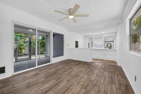Villa ou maison à vendre à Saint Petersburg, Floride: 3 chambres, 121.14 m2 № 2349208 - photo 12