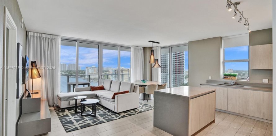 Condominio en Hollywood, Florida, 3 dormitorios № 1845507