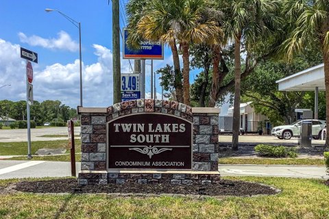 House in Stuart, Florida 2 bedrooms, 109.81 sq.m. № 1163271 - photo 1