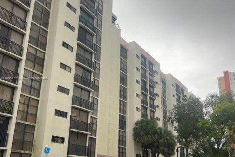 Copropriété à vendre à Sunny Isles Beach, Floride: 2 chambres, 83.05 m2 № 1950155 - photo 1