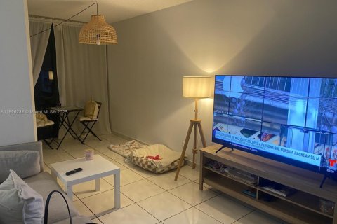 Condo in Sunny Isles Beach, Florida, 2 bedrooms  № 1950155 - photo 7