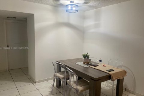 Condo in Sunny Isles Beach, Florida, 2 bedrooms  № 1950155 - photo 4