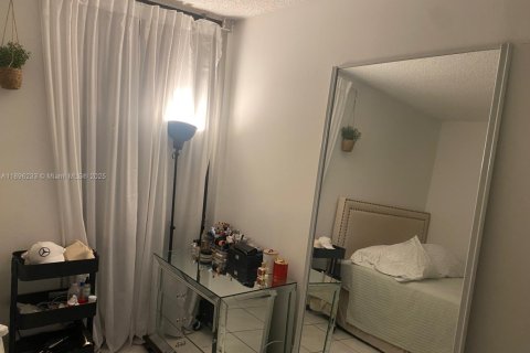 Condo in Sunny Isles Beach, Florida, 2 bedrooms  № 1950155 - photo 11