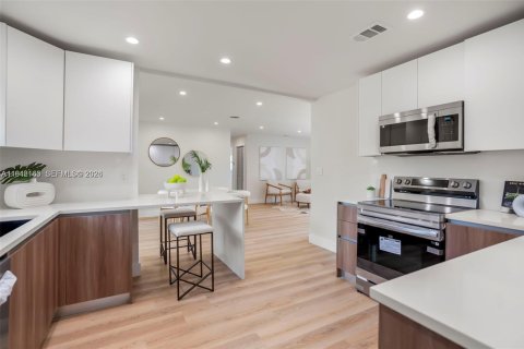 House in Fort Lauderdale, Florida 4 bedrooms, 164.81 sq.m. № 1999768 - photo 10