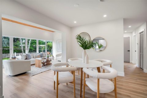 House in Fort Lauderdale, Florida 4 bedrooms, 164.81 sq.m. № 1999768 - photo 3