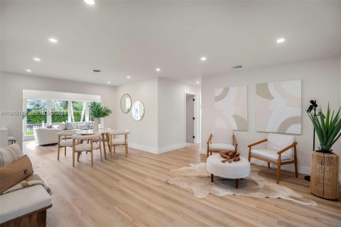 House in Fort Lauderdale, Florida 4 bedrooms, 164.81 sq.m. № 1999768