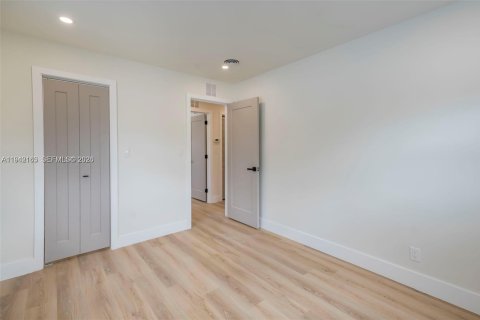 House in Fort Lauderdale, Florida 4 bedrooms, 164.81 sq.m. № 1999768 - photo 19