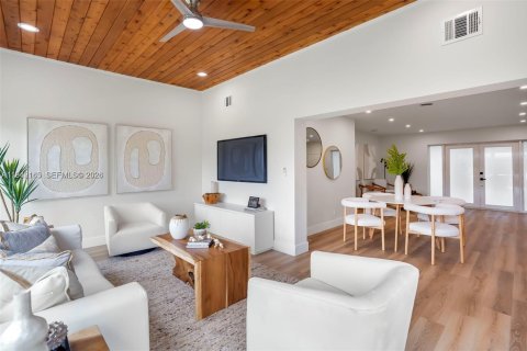 House in Fort Lauderdale, Florida 4 bedrooms, 164.81 sq.m. № 1999768 - photo 4