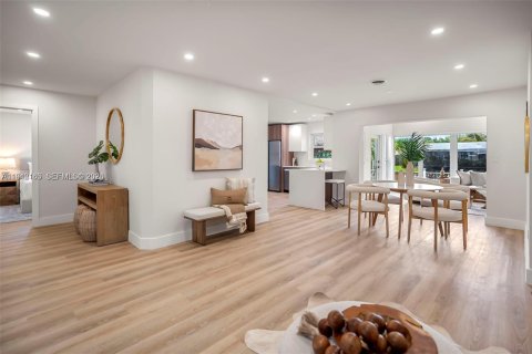 House in Fort Lauderdale, Florida 4 bedrooms, 164.81 sq.m. № 1999768 - photo 2