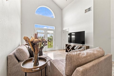 Condo in Tampa, Florida, 2 bedrooms № 2324523 - photo 3