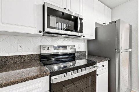 Condo in Tampa, Florida, 2 bedrooms № 2324523 - photo 15