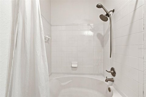 Condo in Tampa, Florida, 2 bedrooms № 2324523 - photo 25