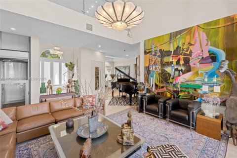 Casa en venta en North Miami, Florida, 6 dormitorios, 385.27 m2 № 2025097 - foto 30