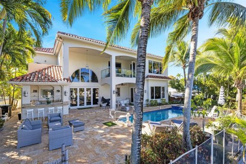 Casa en venta en North Miami, Florida, 6 dormitorios, 385.27 m2 № 2025097 - foto 25