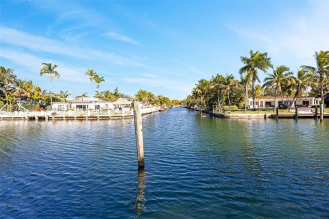 Casa en venta en North Miami, Florida, 6 dormitorios, 385.27 m2 № 2025097 - foto 22