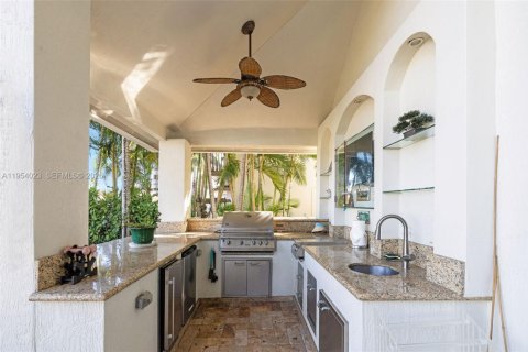 Casa en venta en North Miami, Florida, 6 dormitorios, 385.27 m2 № 2025097 - foto 7