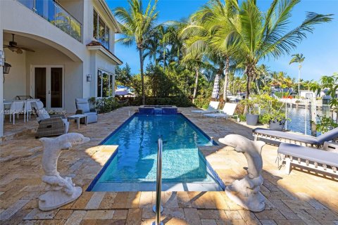 Casa en venta en North Miami, Florida, 6 dormitorios, 385.27 m2 № 2025097 - foto 13