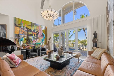 Casa en venta en North Miami, Florida, 6 dormitorios, 385.27 m2 № 2025097 - foto 29