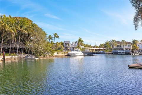 Casa en venta en North Miami, Florida, 6 dormitorios, 385.27 m2 № 2025097 - foto 24