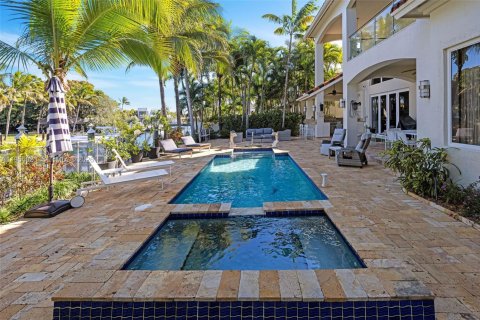 Casa en venta en North Miami, Florida, 6 dormitorios, 385.27 m2 № 2025097 - foto 18