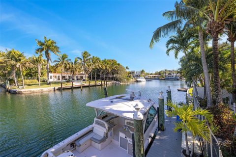 Casa en venta en North Miami, Florida, 6 dormitorios, 385.27 m2 № 2025097 - foto 21